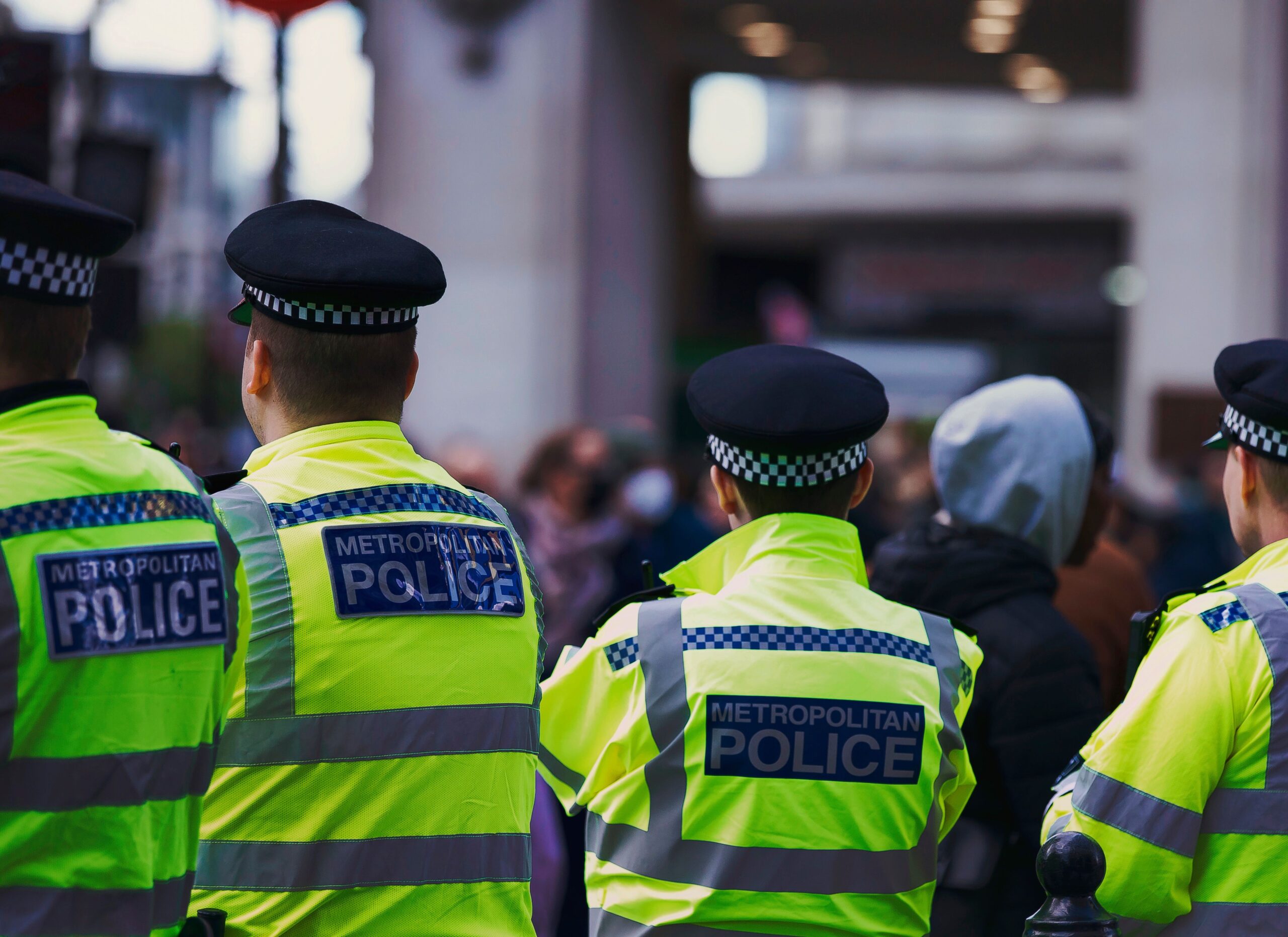 999 or 101? How to report a crime in the UK