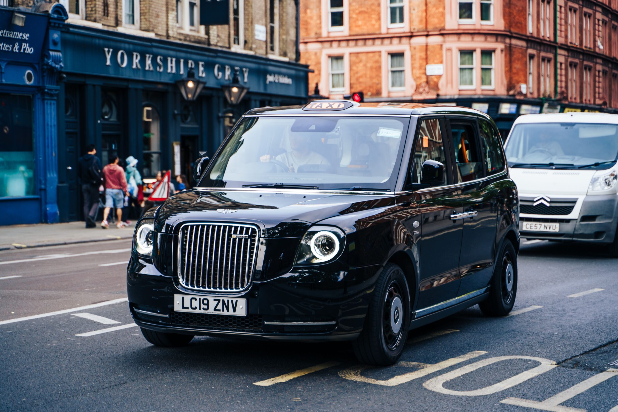 Taxi and minicab safety in the UK: how to check your ride