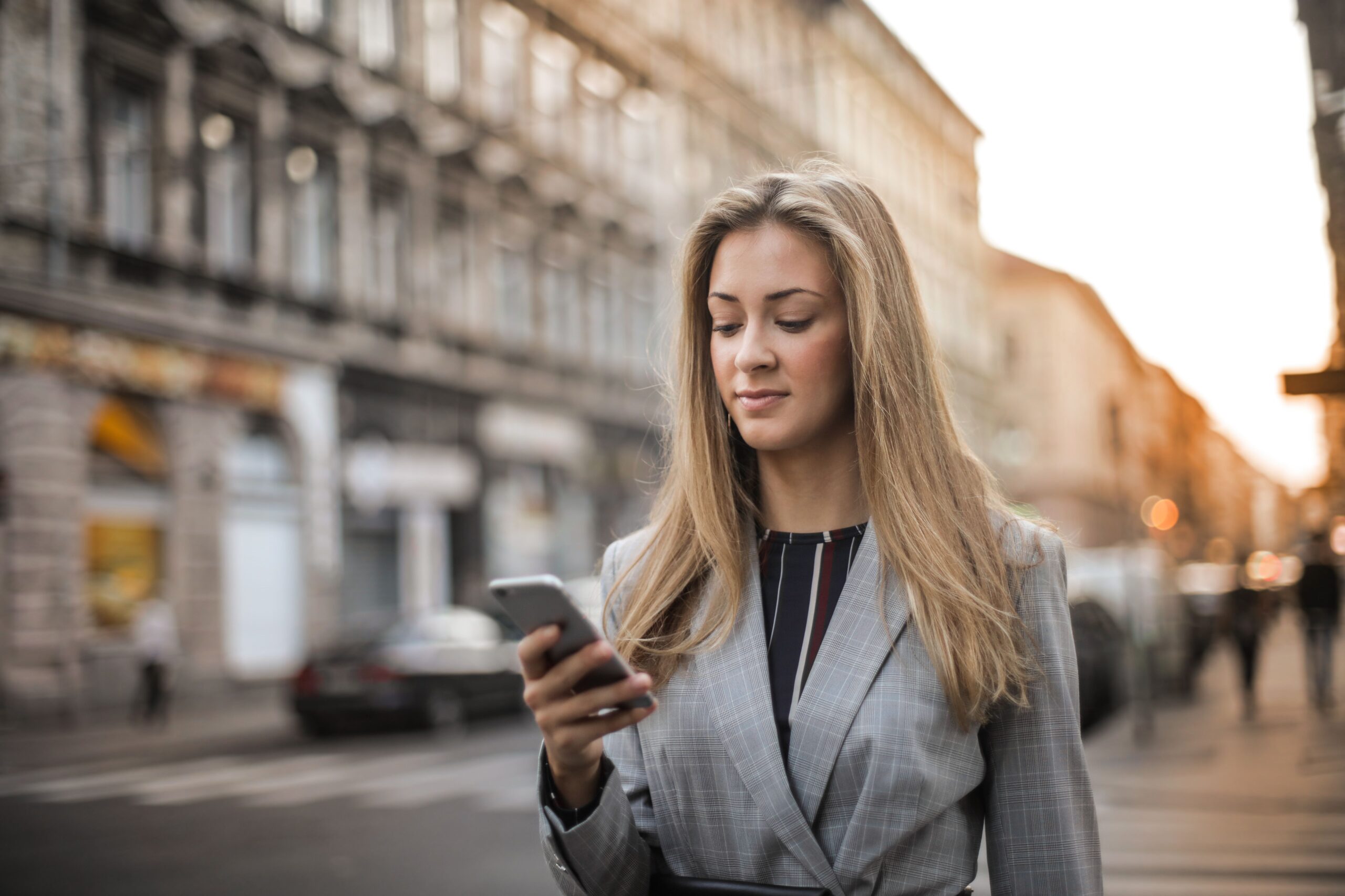 Phone snatching in the UK: where, when, and how not to be next